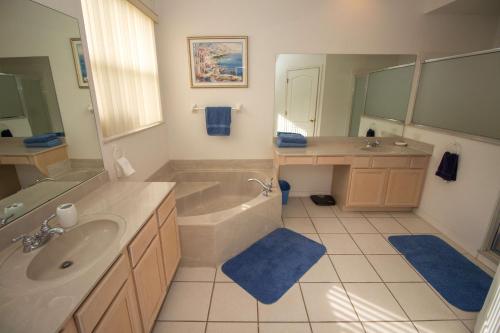 Two Master Suites with Huge Pool Golf Community