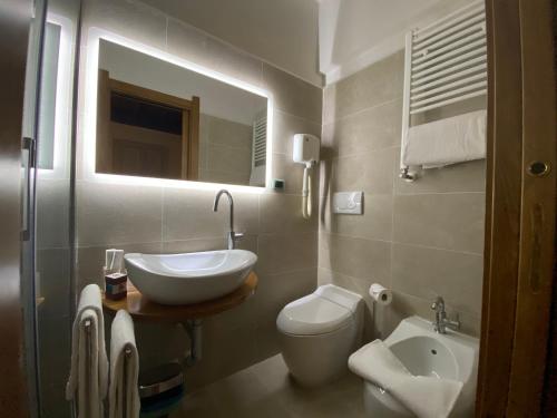 Rhona's Rooms B&B - image 11