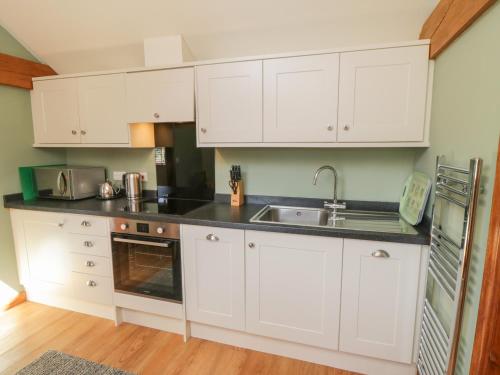 Yeoman's Cottage - image 12