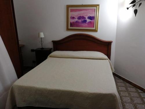 Arenella Beach Rooms - image 9