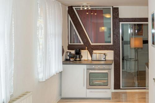 H&H Apartments im Herzen der Stadt geräumig ruhig zentral mit Küche und Esstisch