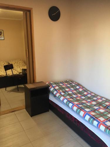 4 twin beds