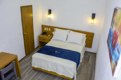 Standard Double Room image 3
