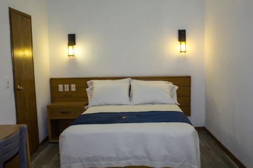 Standard Double Room image 4