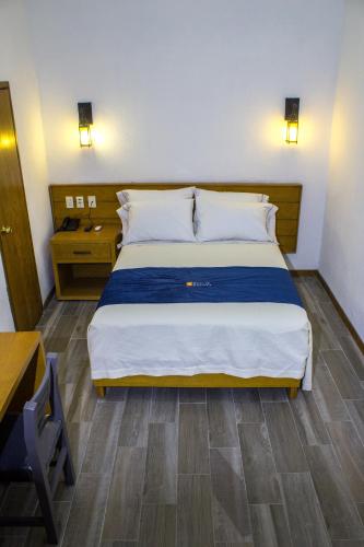 Standard Double Room image 2