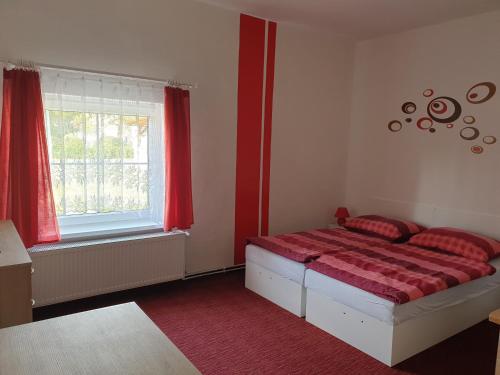 2 twin beds