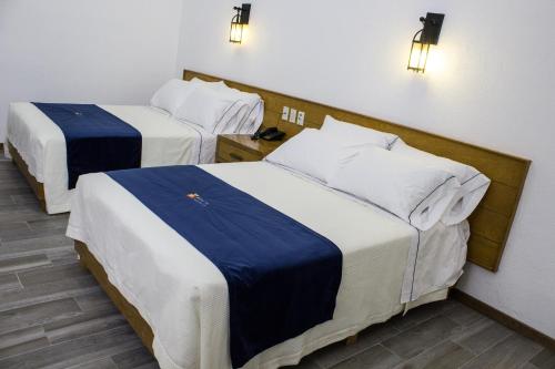 Standard Double Room with Two Double Beds image 5