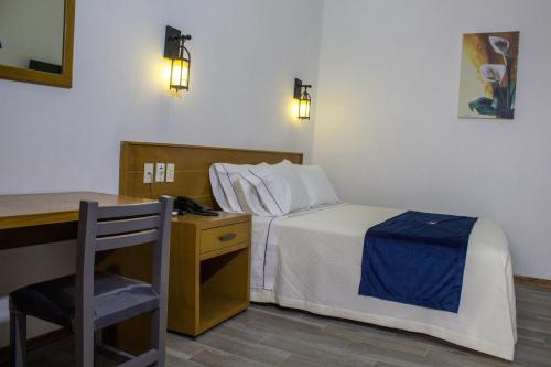 Standard Double Room image 4