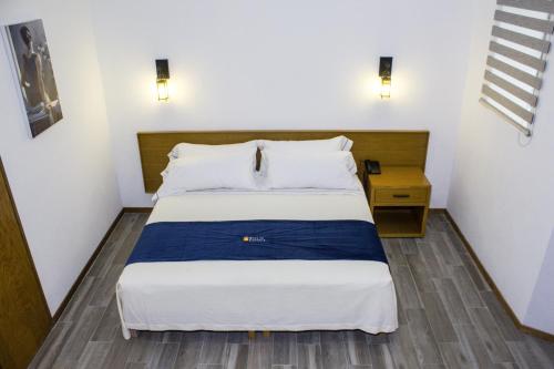 Standard Double Room image 5