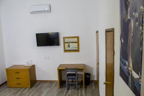 Standard Double Room image 4