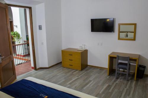 Standard Double Room image 3