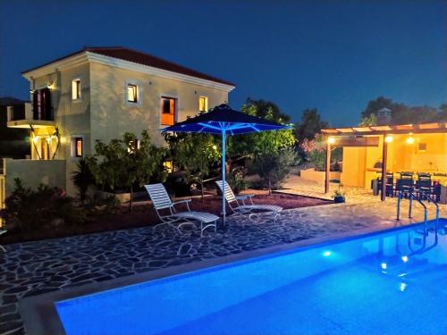  Beautiful villa swimming pool sea view near village not far from Rethymno NW in Gállos