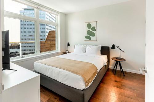 Kislak 603 1BR Penthouse with Stunning Rooftop Terrace in Newark, USA