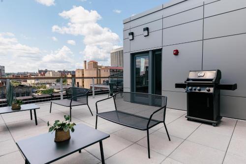 Kislak 603 1BR Penthouse with Stunning Rooftop Terrace in Newark, USA