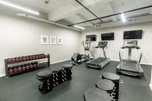 Kislak 402 Spacious 1BR Retreat Above the City in Newark, USA