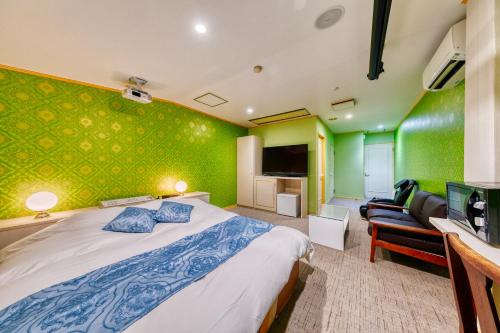 room detail thumbnail 2