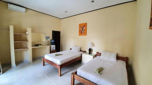 2 twin beds