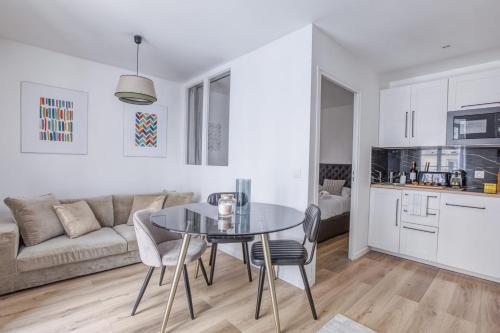 Stunning 3BR Home in the heart of 10th arr Paris!