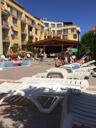 Luxury Apartment with pool view image 6