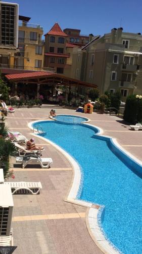 Luxury Apartment with pool view image 7