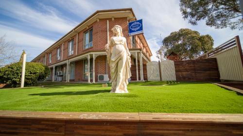 Hamilton's Queanbeyan Motel - Accommodation - Queanbeyan