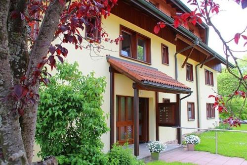Ferienwohung Flores Hinterzarten 2.9km von Alpersbach entfernt