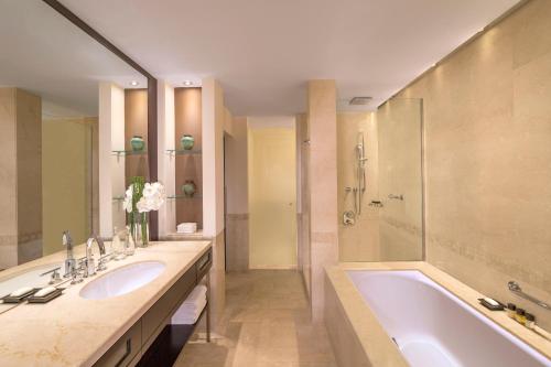 Grand Hyatt Doha Hotel and Villas Room Type - King Room