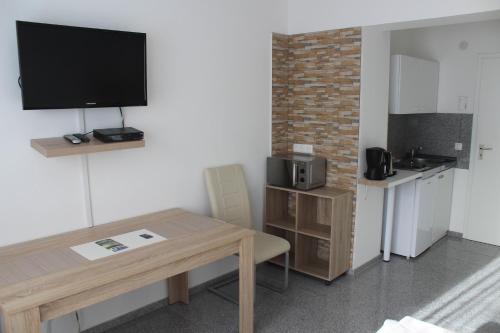 Lipp Apartments - image 7