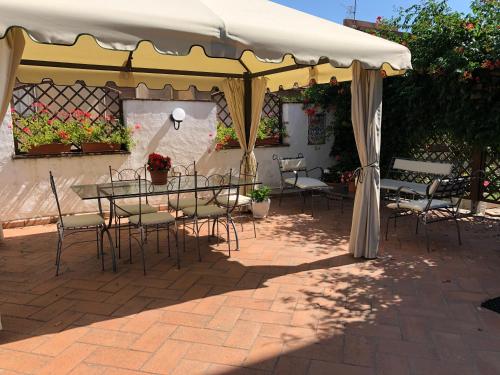 Сад, La terrazza di Elena in Аббадо Сан Сальваторе
