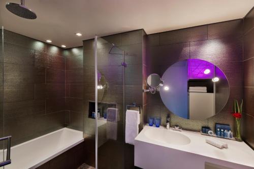 room detail thumbnail 2