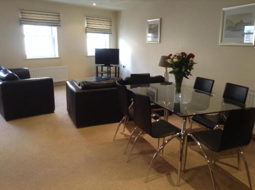 Waterfront Apartments - image 4