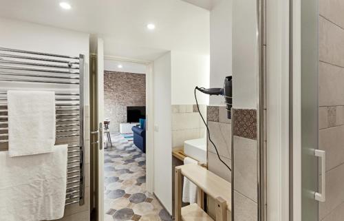 Sleek flat 4 guests 450mt from the Colosseum, Rzym (zdjęcie 4)