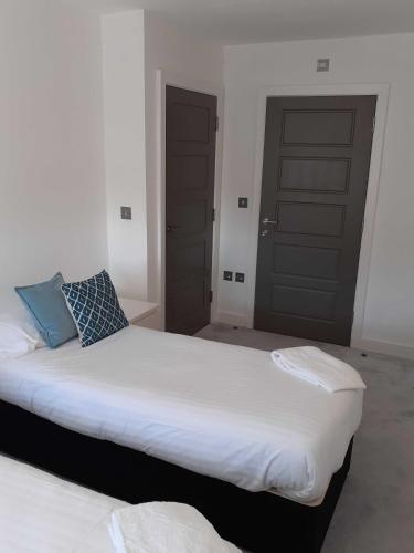 Icon Brentwood City Apartment - image 3