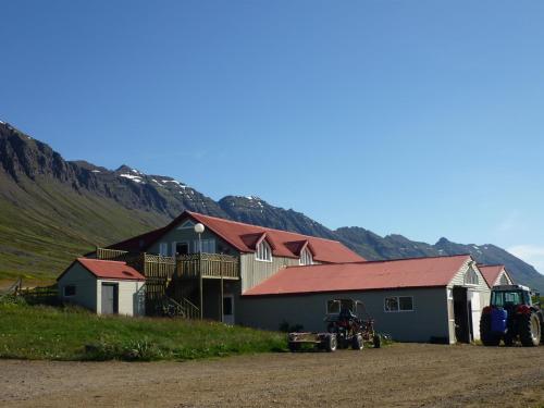 Entrance, Skorrahestar in Neskaupstadur