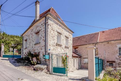 . Gîte Leomie - Maison en pierre au pied des vignes - Monthurel