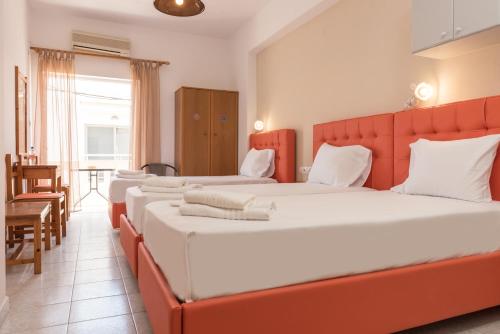 Nikos Rooms 2