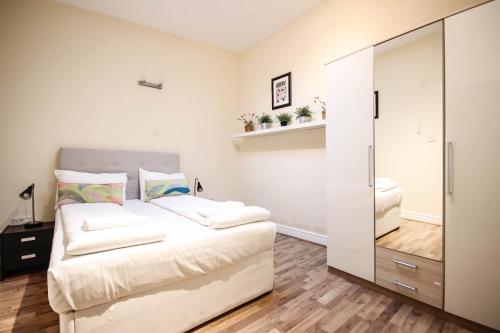 Fantastic Stays at Camden - image 9