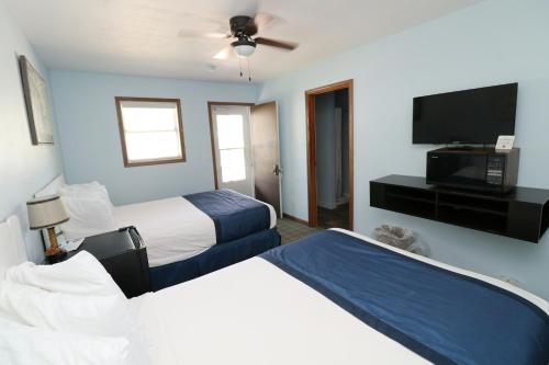 2 double beds