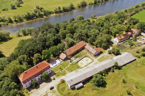 Gutshof Elbschloss Kehnert - Pension & Ferienwohnungen