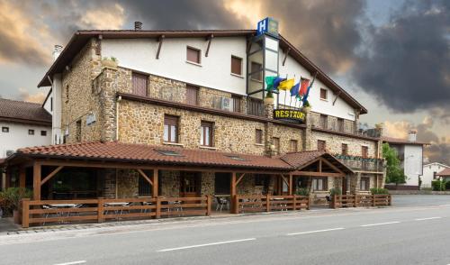 Hotel Rural Izar Ondo - Tap to explore photos
