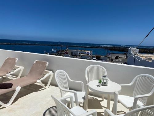  Mirador del muelle house, Pension in Orzola