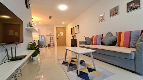 Suasana JB at JB Center Luxury Modern & Rustic 1BR Apt for Bussiness,Vacation trips, Johor Bahru