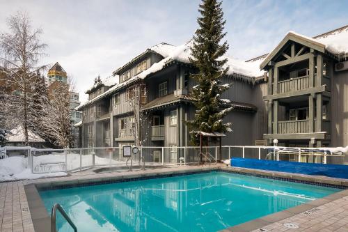 Glacier Lodge The 4-star Glacier Lodge by ResortQuest offers comfort and convenience whether youre on business or holiday in Whistler (BC). The hotel offers a wide range of amenities and perks to ensure you have a