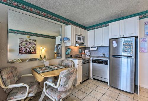 Oceanfront Studio with Balcony Walk to Attractions! - image 4