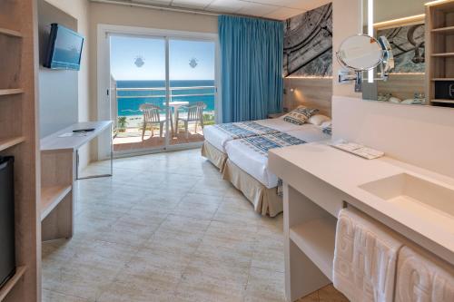 Double or Twin Room with Sea View