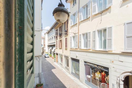 Da Pia - Historical Como City Center by RentAllComo - image 14