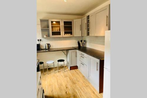 Beautiful City Hospital House with Private Garden & Free Parking
