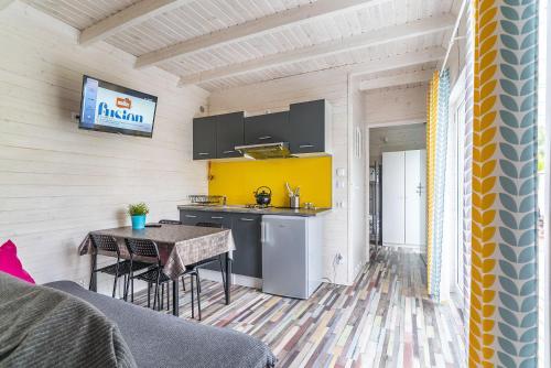2 bedrooms, 3 beds