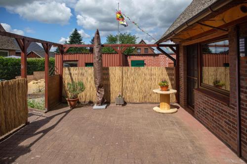 Viesnīcas āriene, Kleine Reetstube in Tespe