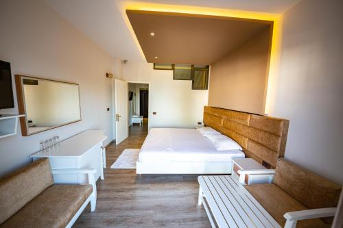 New Heaven Hotel – Saranda, AL